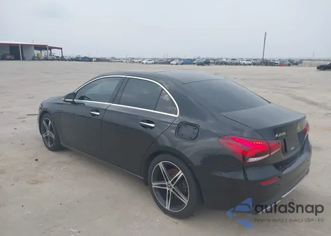 2019 Mercedes-Benz A 220 z USA, uszkodzony, nr VIN WDD3G4EB0KW021978